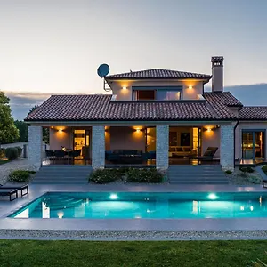 Labin In Zartinj - Luxury Privacy Heated Pool With Auto Cover Лабин